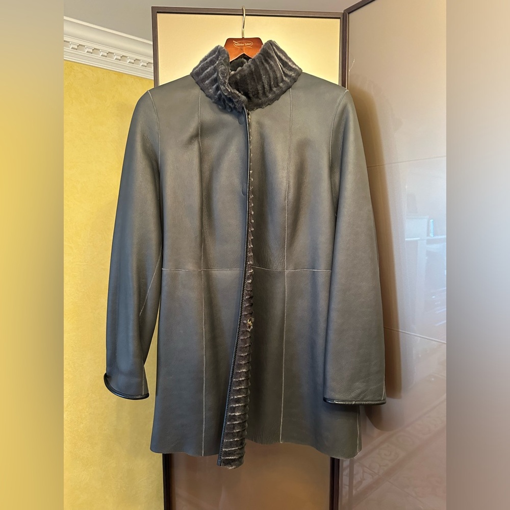 NWOT Escada Gray Shearling Size 46